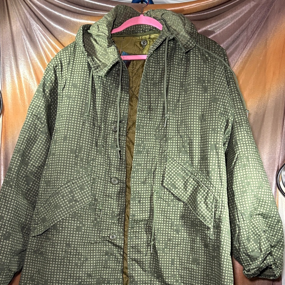 80’s? 44” chest Men's DNC Camo Olive Green rain patterned military jacket. C3